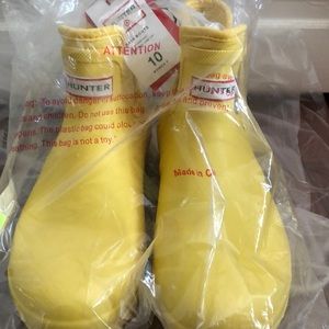 Women’s yellow hunter for target rain boots NWT!!